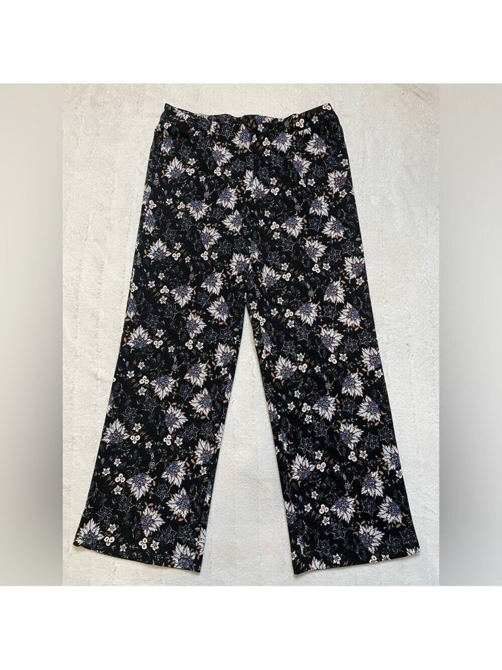 Zoe + Phoebe bohemian dress pants Stretchy Floral pattern. Size L